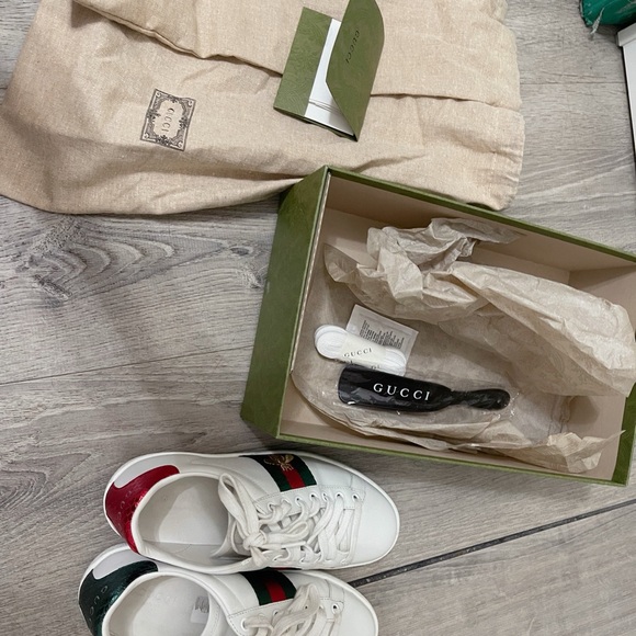 AUTHENTIC WOMEN'S GUCCI ACE SNEAKER WITH BEE - Picture 7 of 8